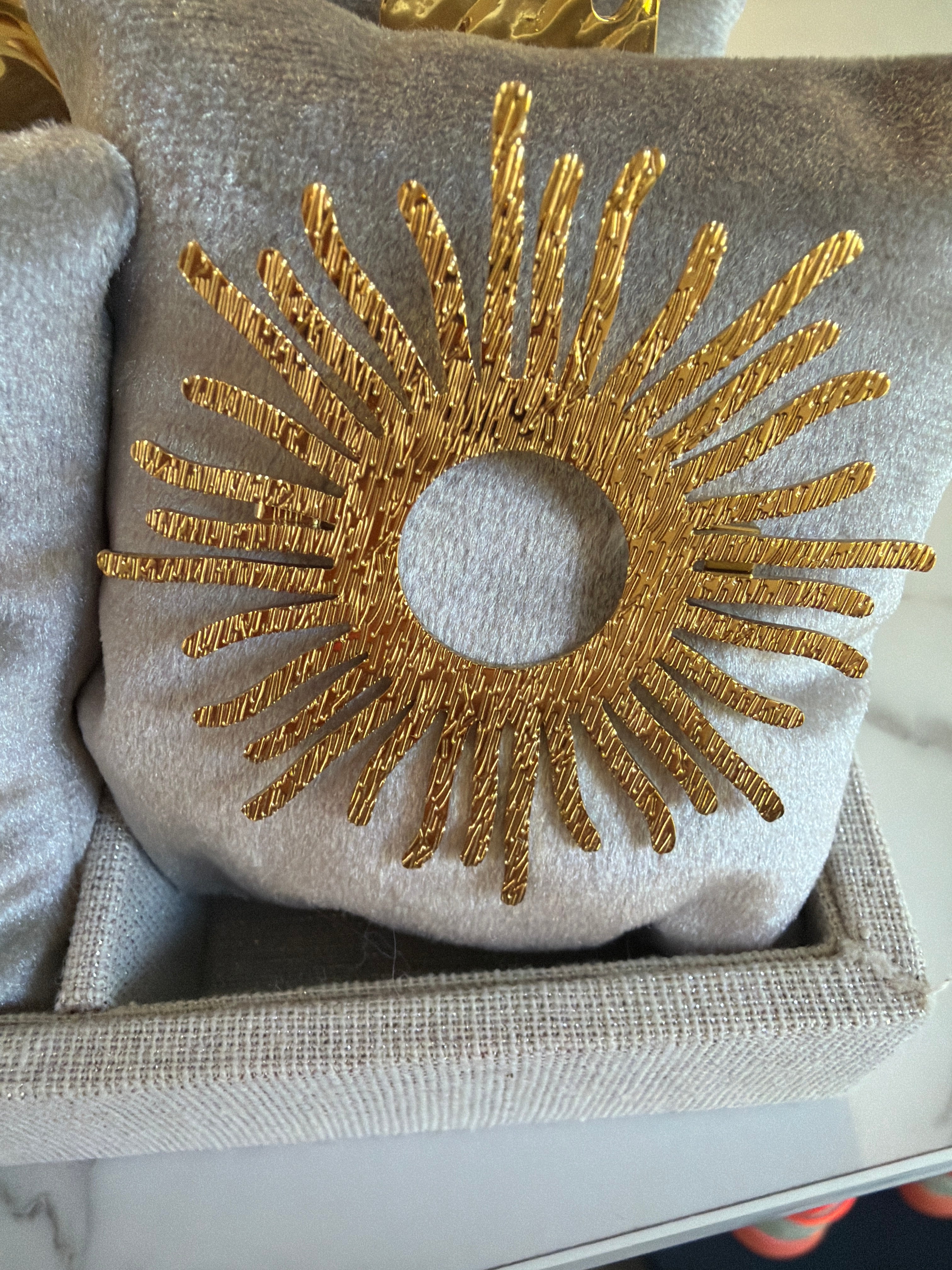 Broche soleil