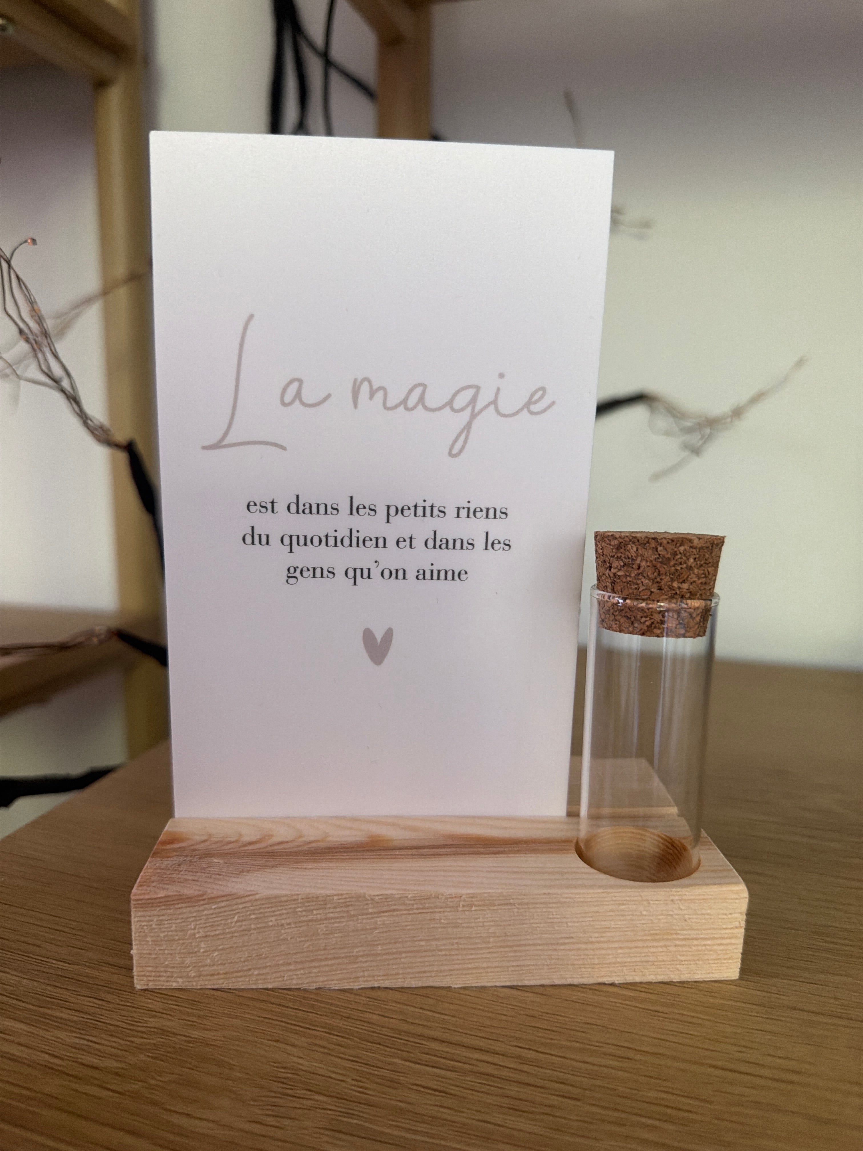 Cadre avec fiole 