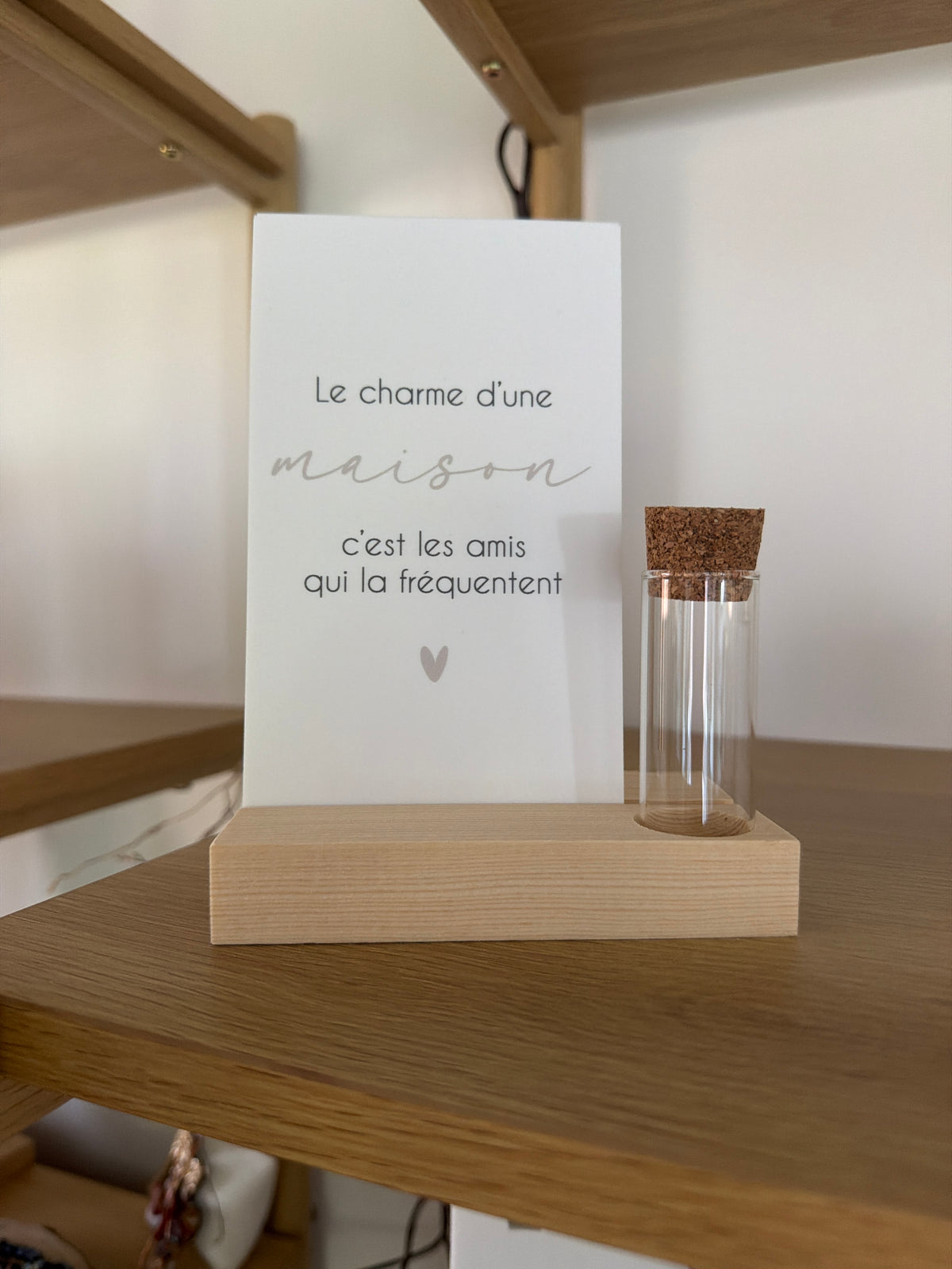 Cadre avec fiole 