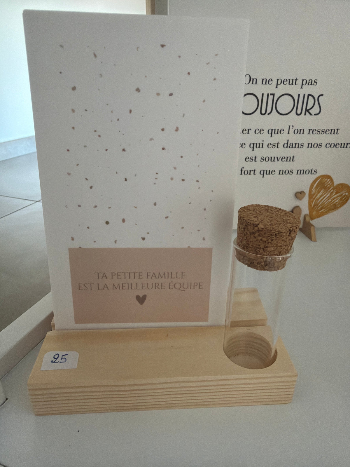 Cadre avec fiole 
