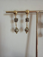 Boucles d’oreilles en perles délicates  – Taupe