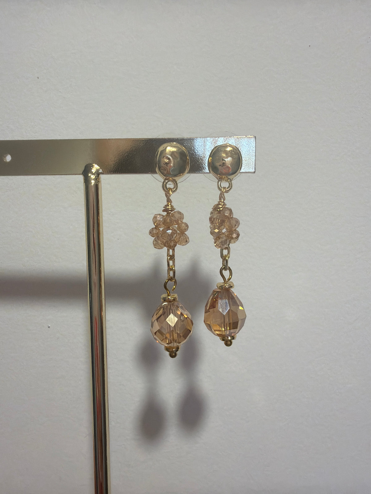 Boucles d’oreilles en perles délicates  – Doré