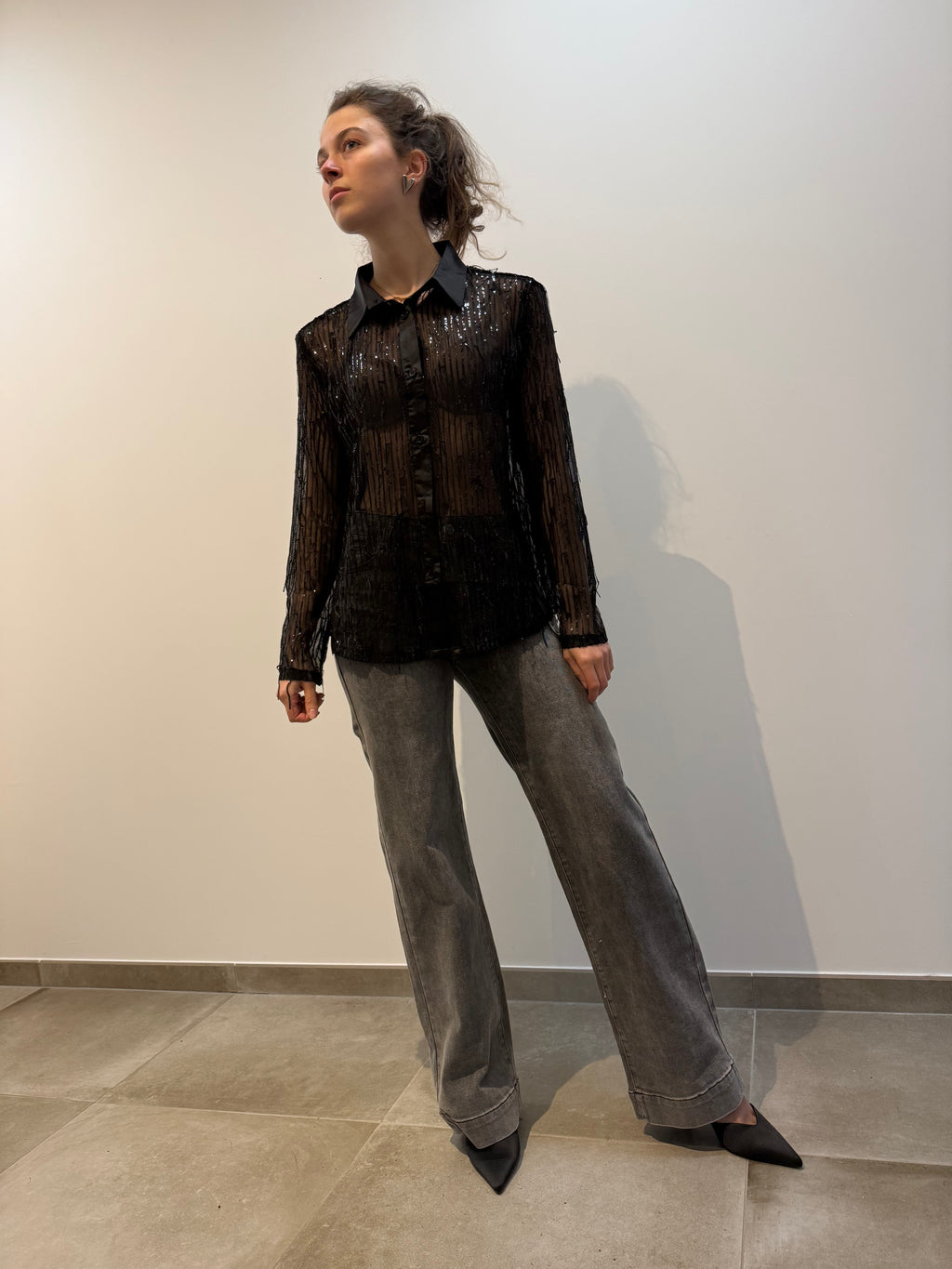 Chemise transparente en sequins 