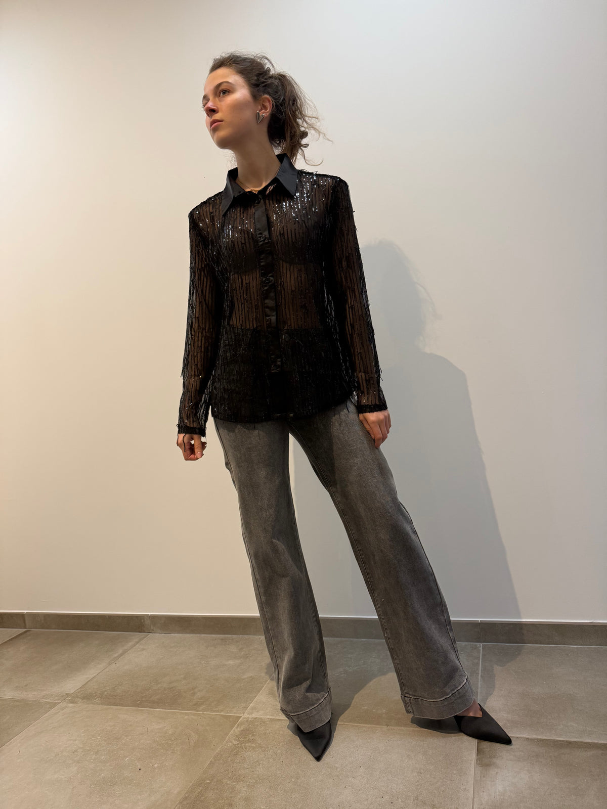 Chemise transparente en sequins 