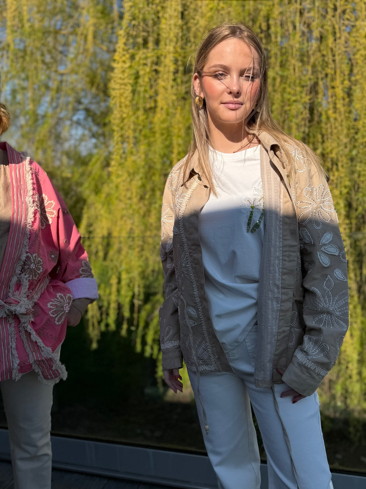 Veste beige brodée fleurs