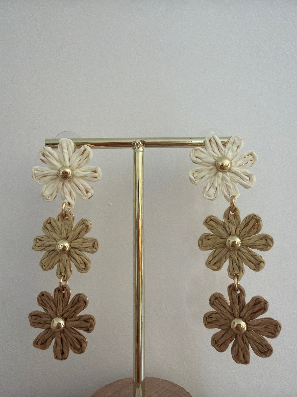 Boucles d’oreilles fleurs en dégradé de beige 