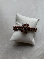 Bracelet en perles avec fleur – Marron