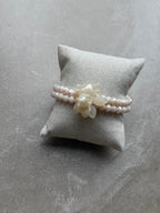 Bracelet en perles avec fleur – Ecru