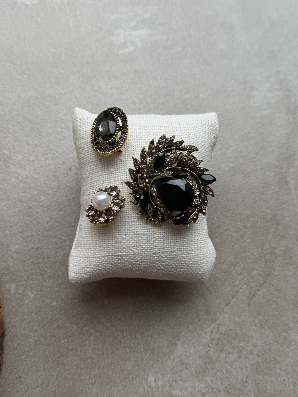 Broche Léonie