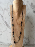 Collier long perles noires